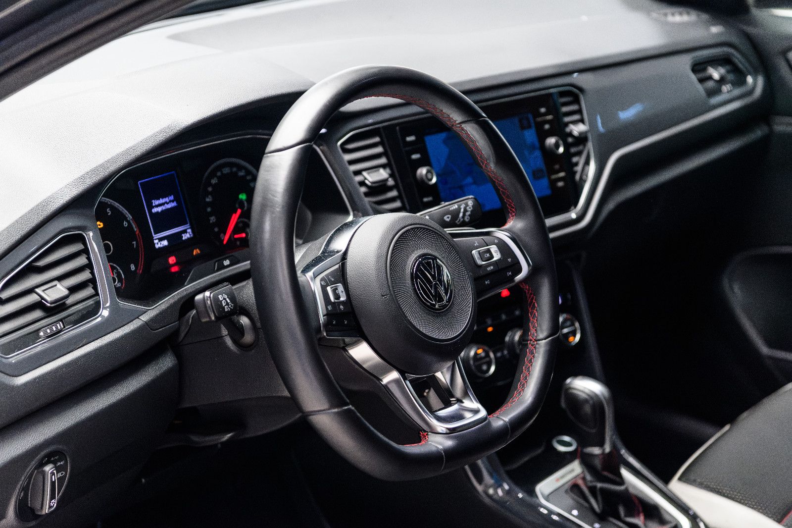 Fahrzeugabbildung Volkswagen T-Roc Sport 2.0 DSG 4Motion AHK SHZ ACC