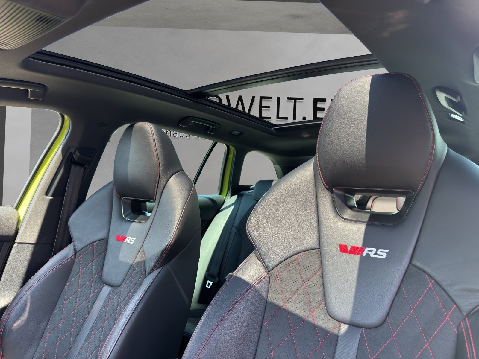 Fahrzeugabbildung SKODA Octavia Combi 2.0 TDI DSG RS 4x4/PANO/SMART-LINK