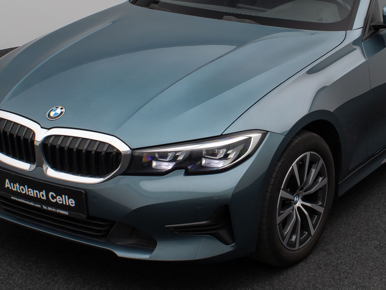 Fahrzeugabbildung BMW 320d Panorama DAB PDC Sitzhzg Geschwindigkeitsre