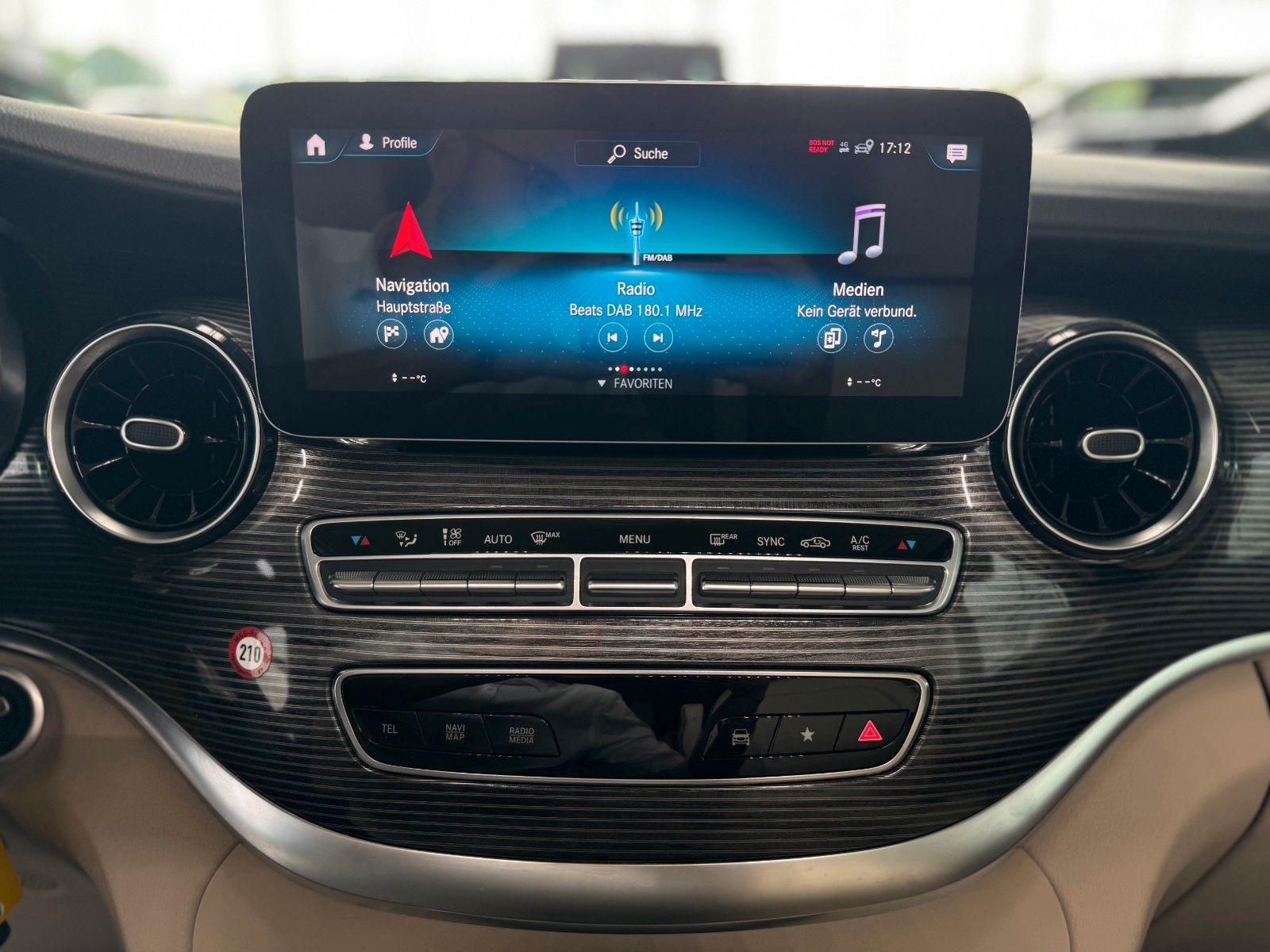 Fahrzeugabbildung Mercedes-Benz V-Klasse V 250d AVANTGARDE EDITION lang "AHK"