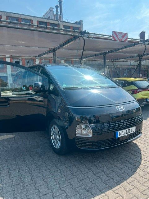 Image of Hyundai STARIA