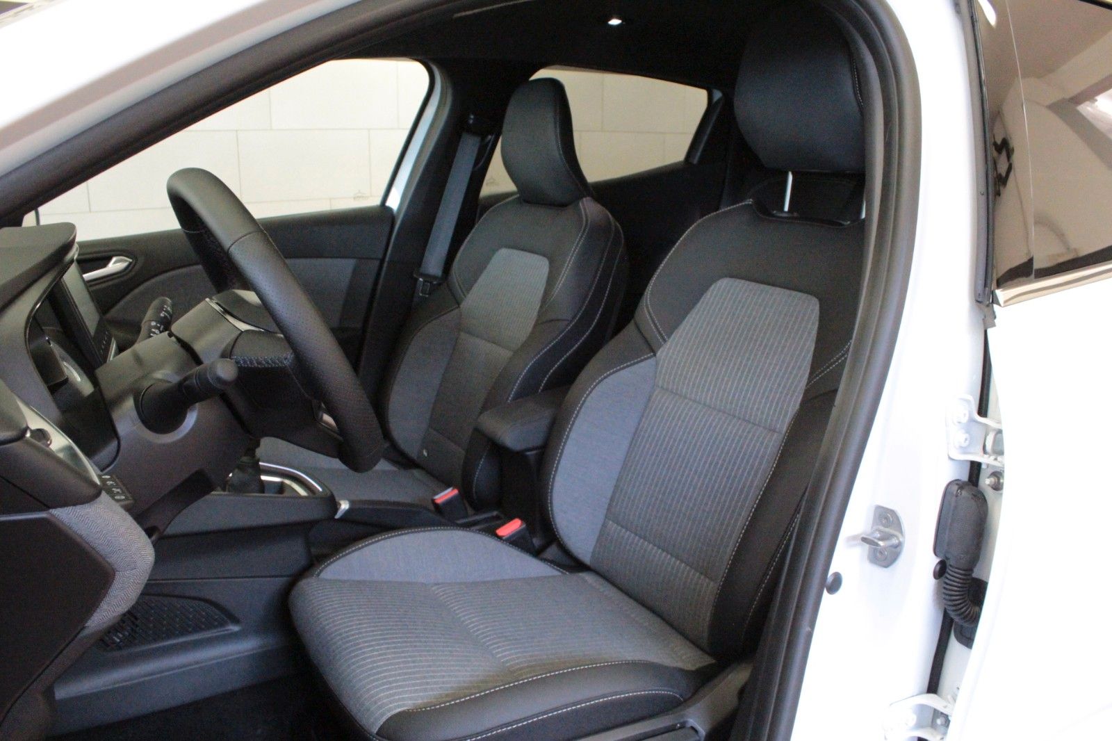 Fahrzeugabbildung Renault Clio TCe 90 Techno *Winter-*&*Look-Paket*