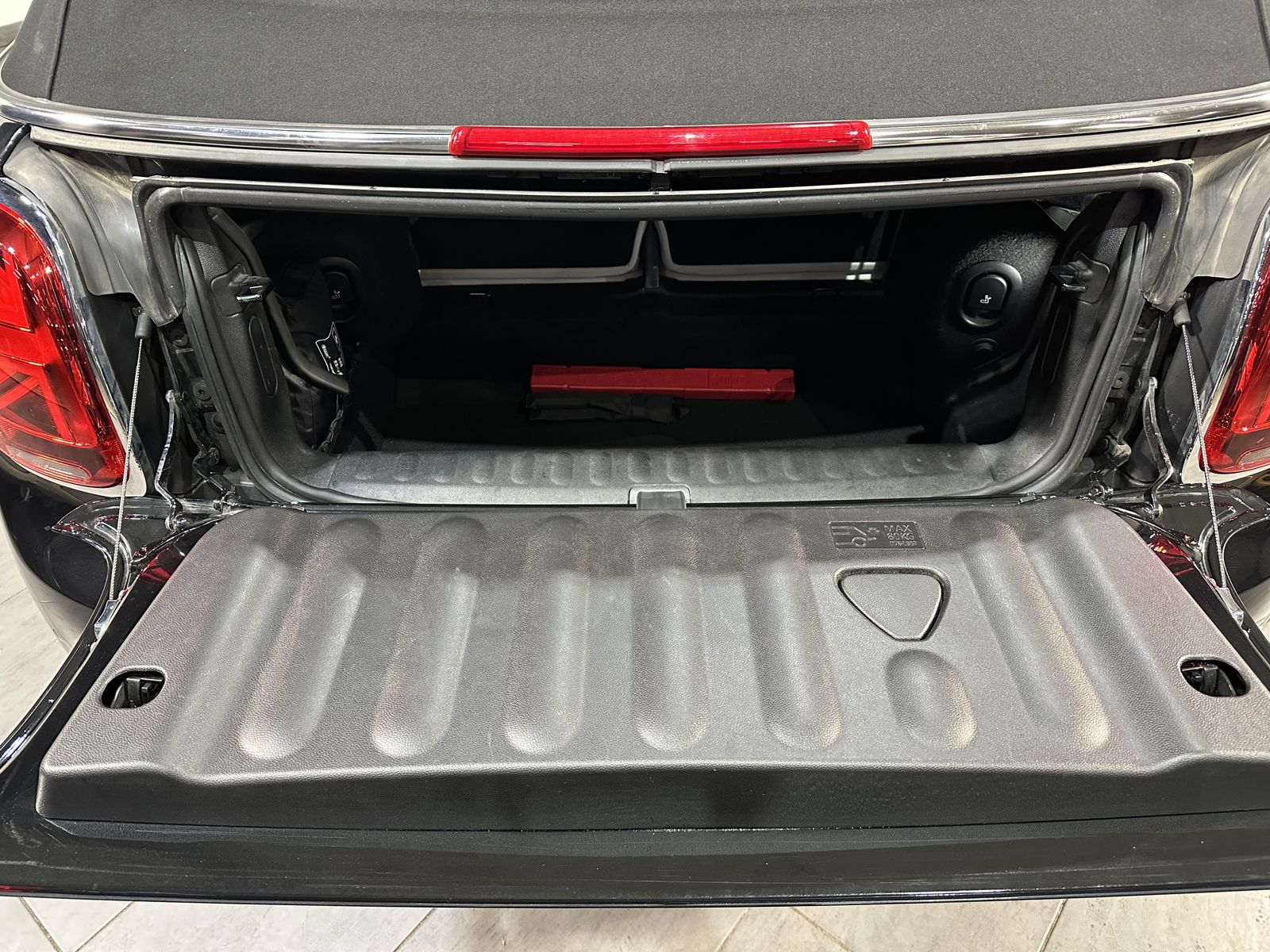 Fahrzeugabbildung MINI Cooper Cabrio MINI Yours Trim Aut. NAV+LED+17ZO