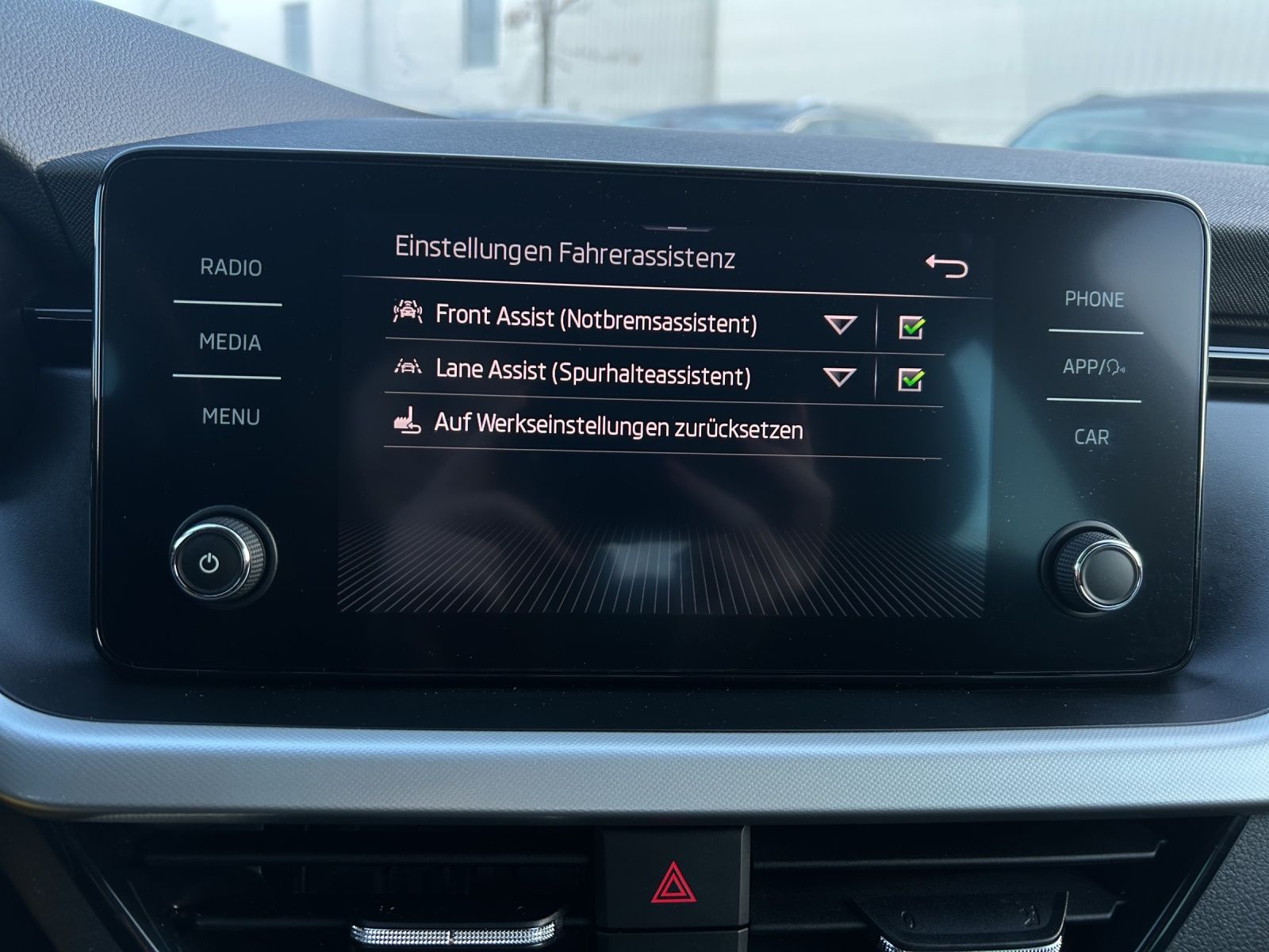 Fahrzeugabbildung SKODA Kamiq TSI Drive-125 LED Climatronic GRA PDC SH L