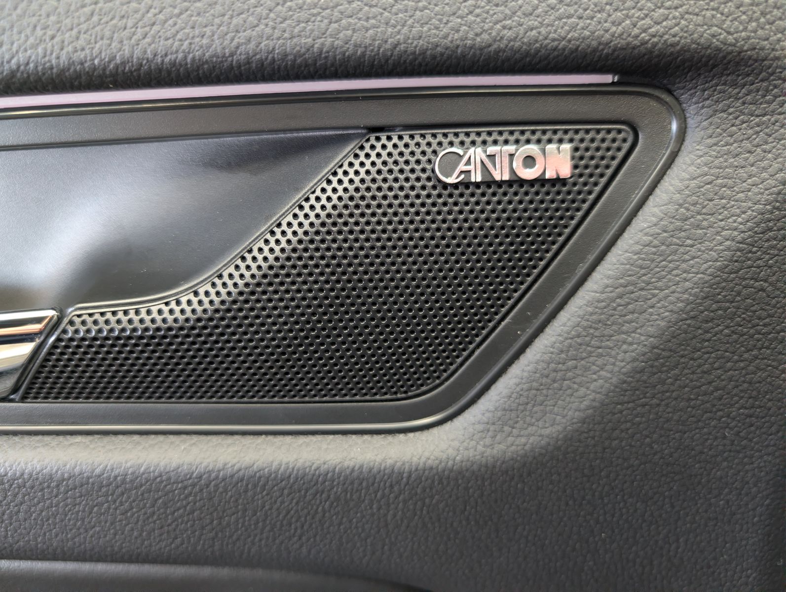 Fahrzeugabbildung SKODA Kodiaq Clever 4x4 PANO*AHK*CANTON*4xSHZ*7-Sitzer