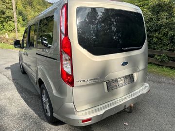 Ford Grand Tourneo - 8