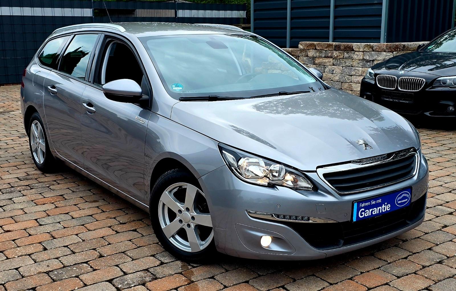 Peugeot 308 2015 — rear view