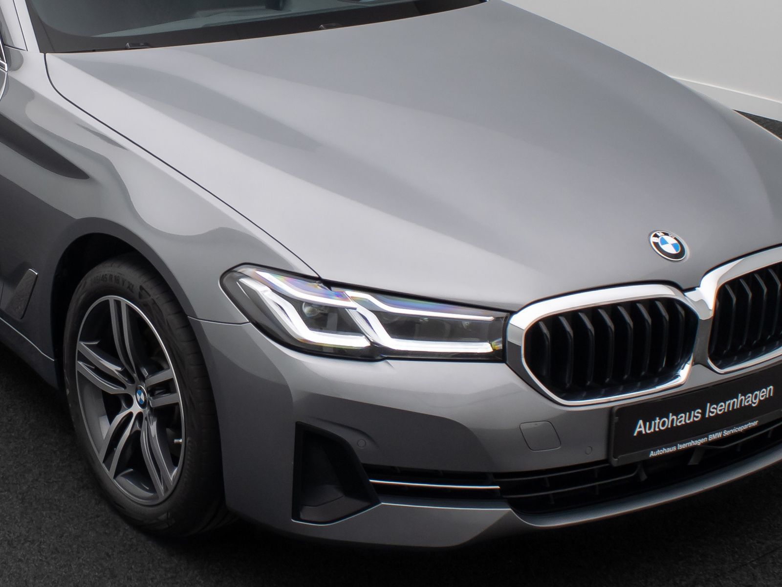 Fahrzeugabbildung BMW 520d xD Kamera HUD DAB AHK Alarm ACC Laser Sport