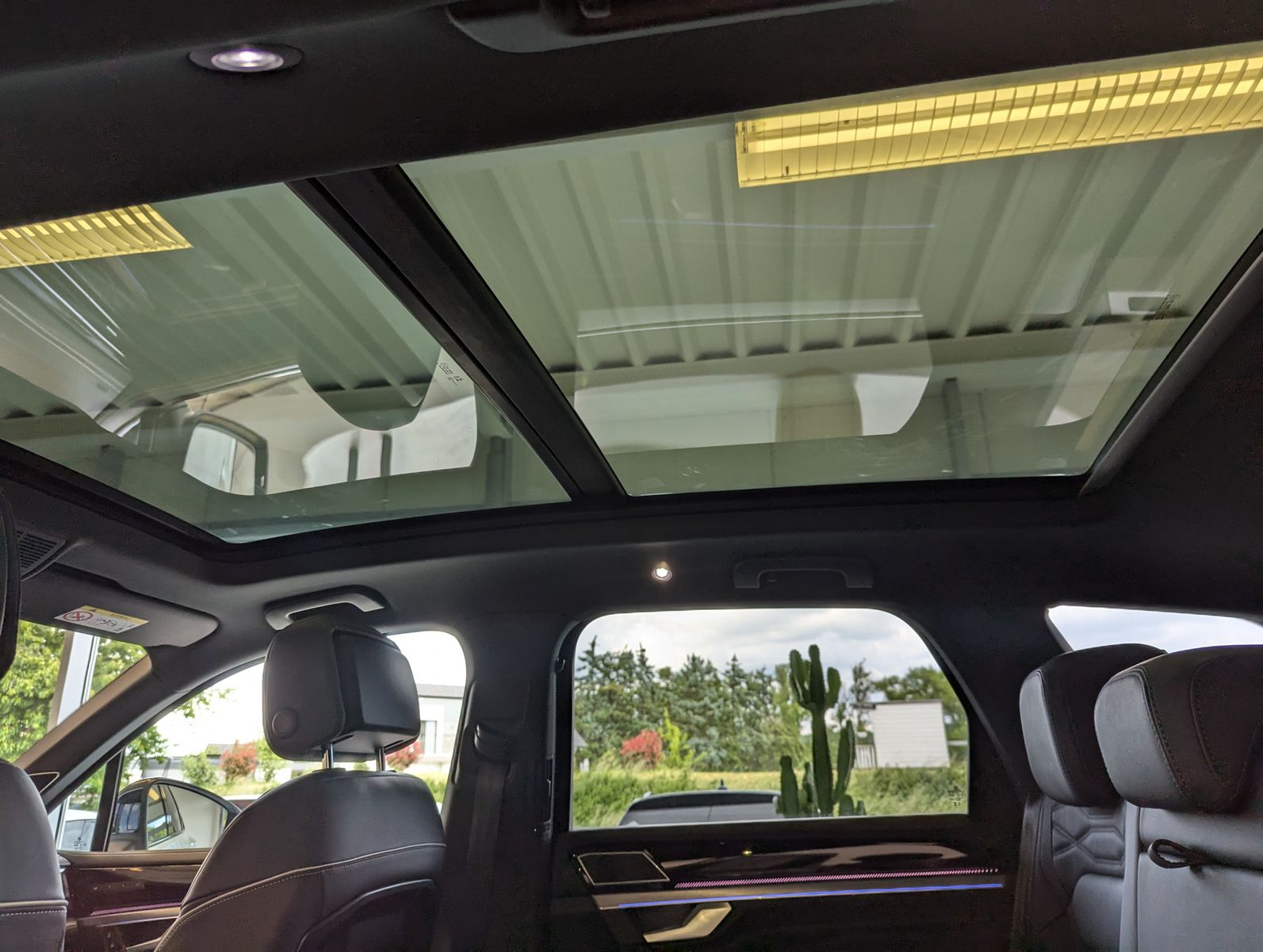 VW Touareg 3.0 TDI 4M R-Line Komfort-Paket UPE 111T - Image 14