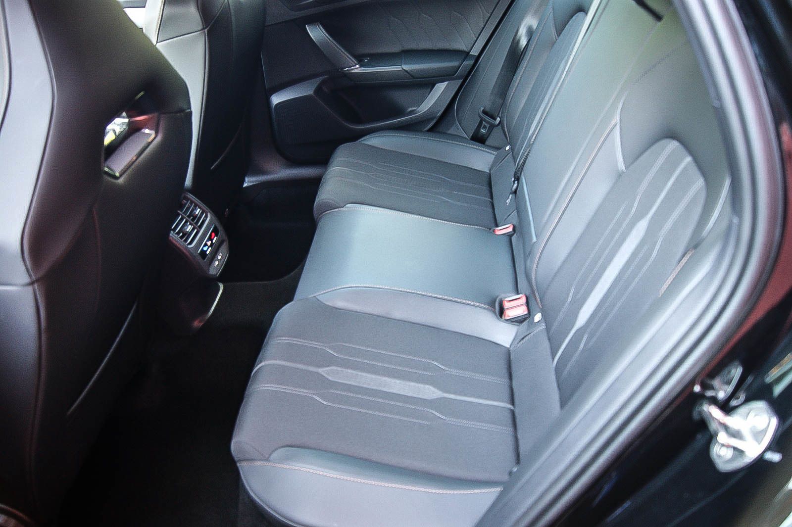 Fahrzeugabbildung CUPRA Leon Sportstourer e Hybrid DSG XL-VISION 1.HAND
