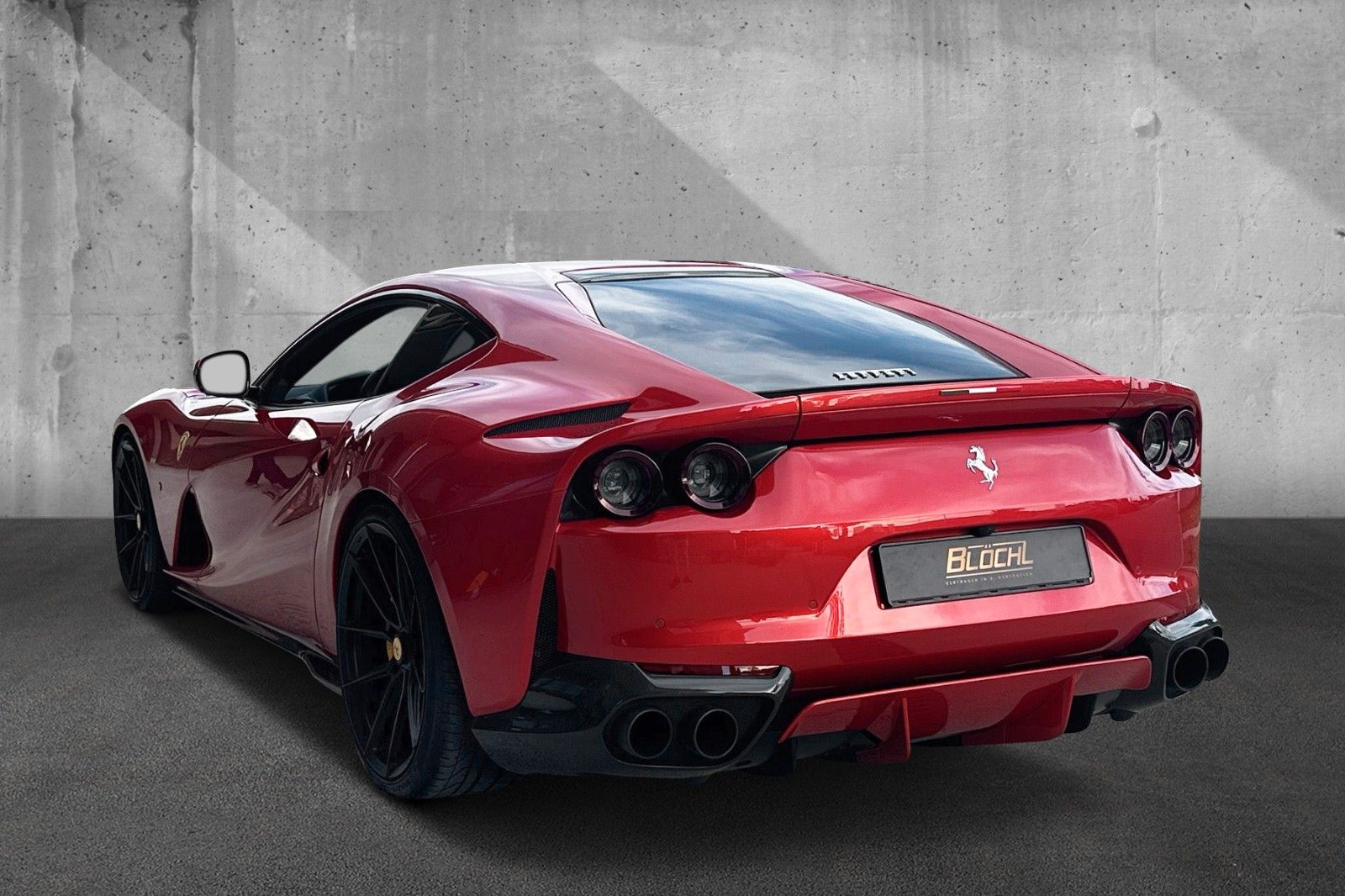 Fahrzeugabbildung Ferrari 812  Superfast*Rosso Fuoco*dt. Auto*200% Carbon