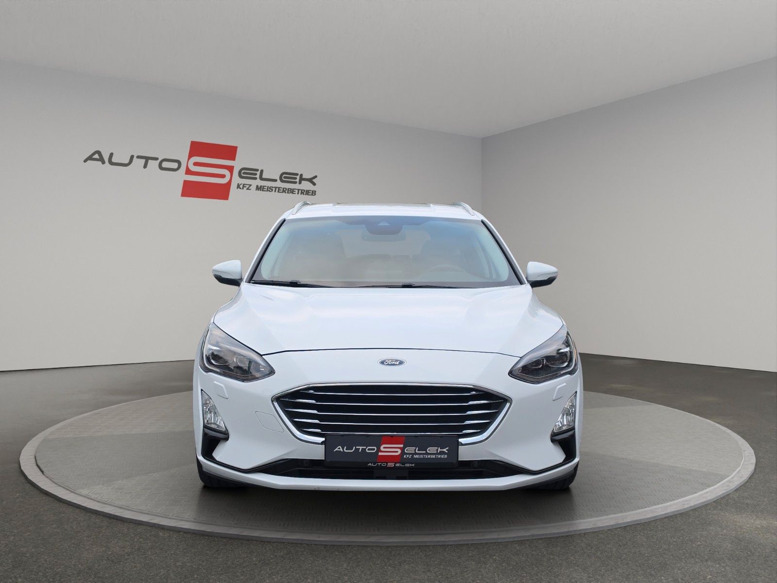 Fahrzeugabbildung Ford Focus Turnier Titanium Navi Kamera