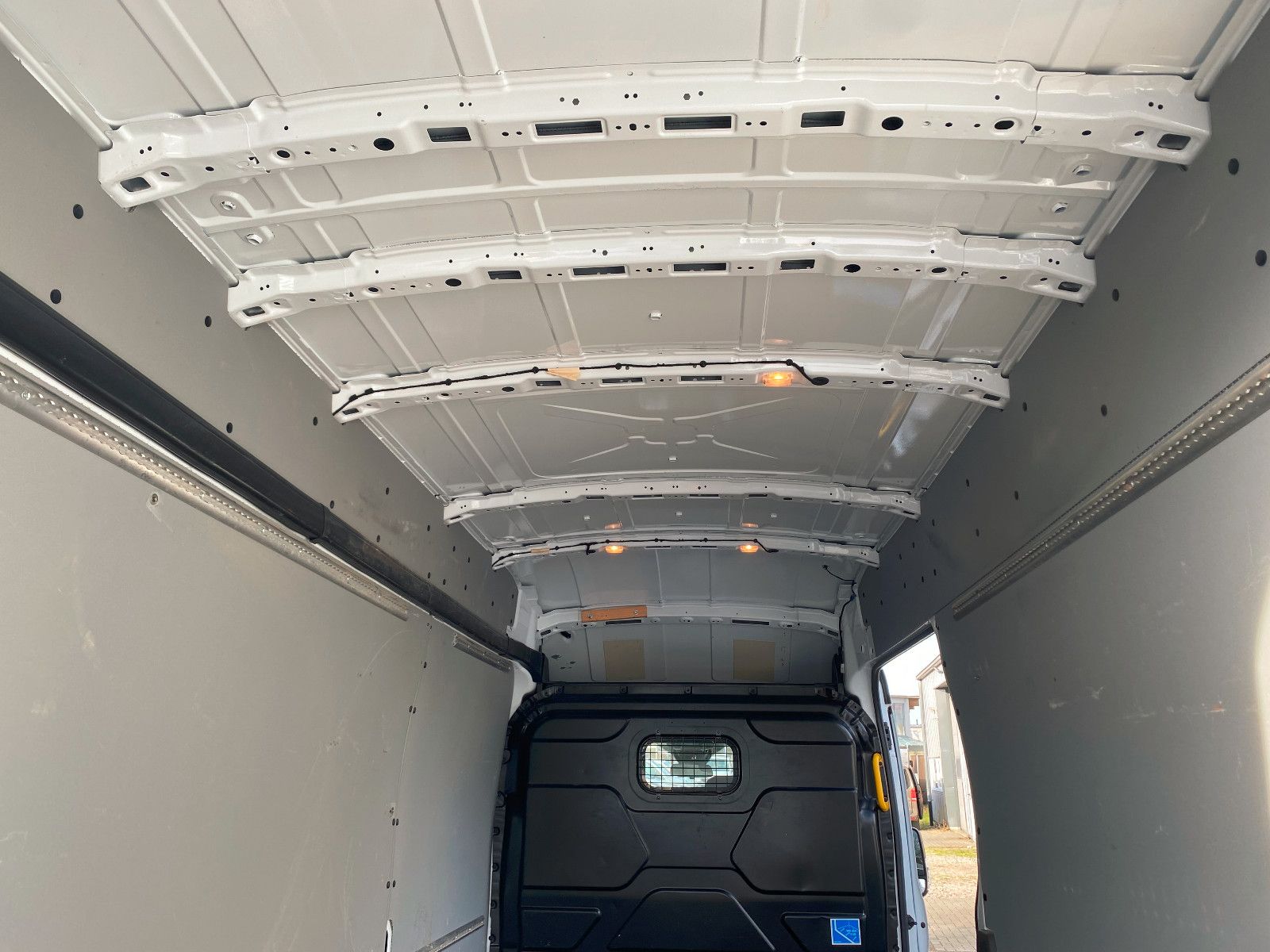 Fahrzeugabbildung Ford TransitKasten350 L4H3 Trend,AHK,Navi,Kamera,SHg