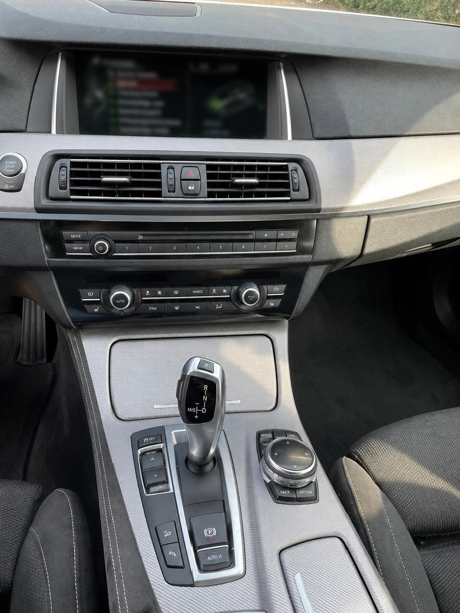 BMW 530d xDrive Touring /M Paket/AHK/Pano/8-fach 