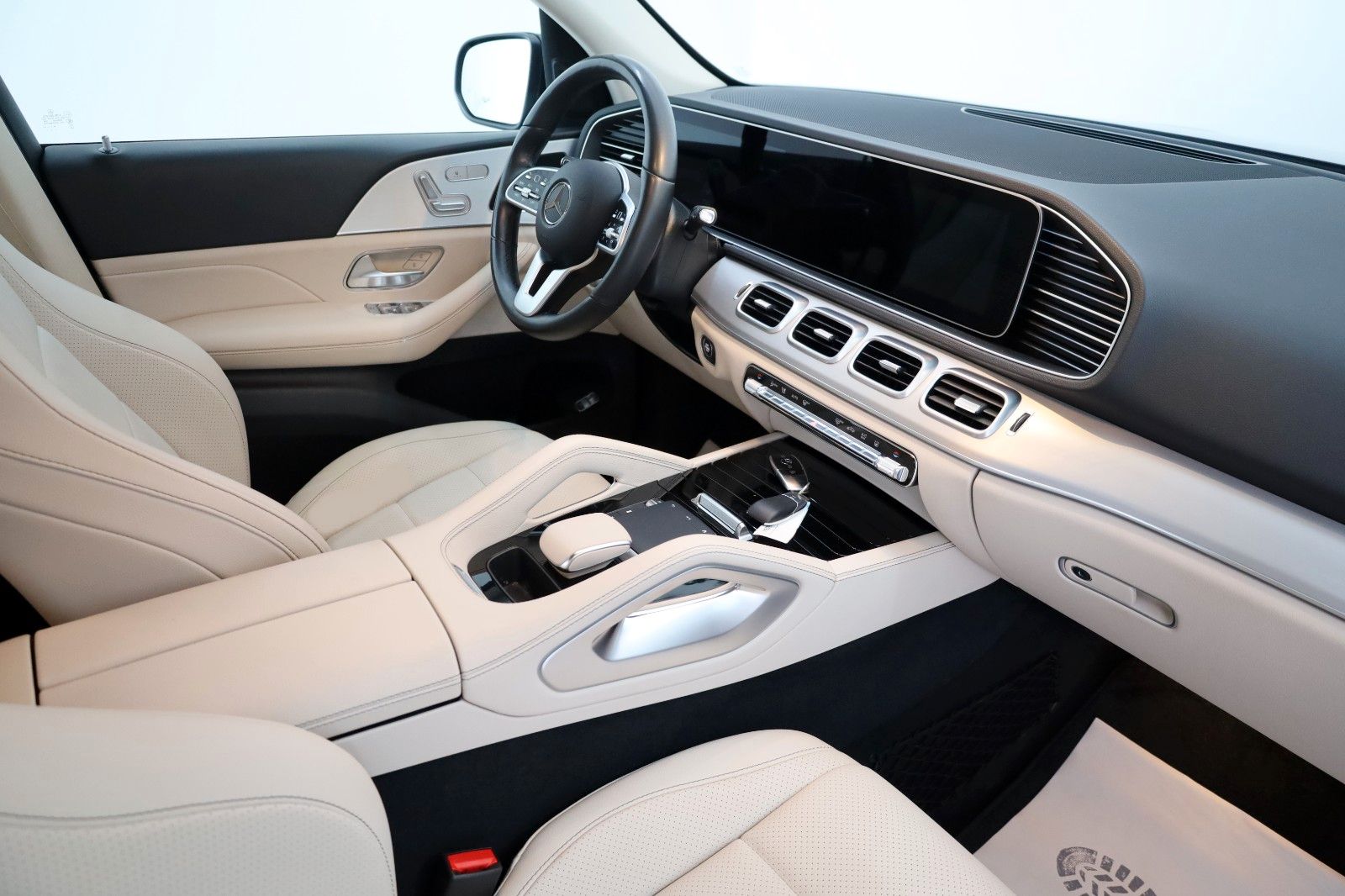 Fahrzeugabbildung Mercedes-Benz GLE 350de 4M Leder,Navi,LED,Kamera,SH,PDC,ParkP.