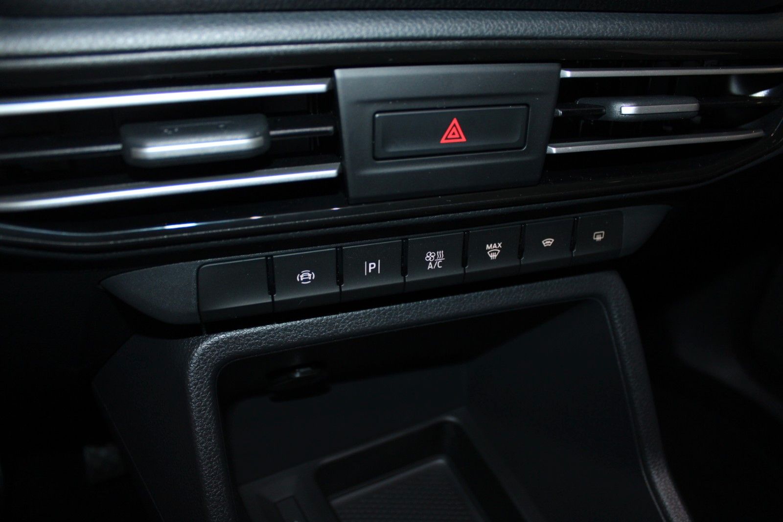 Fahrzeugabbildung Ford Tourneo Connect Titanium Automatik ACC CAM GJR
