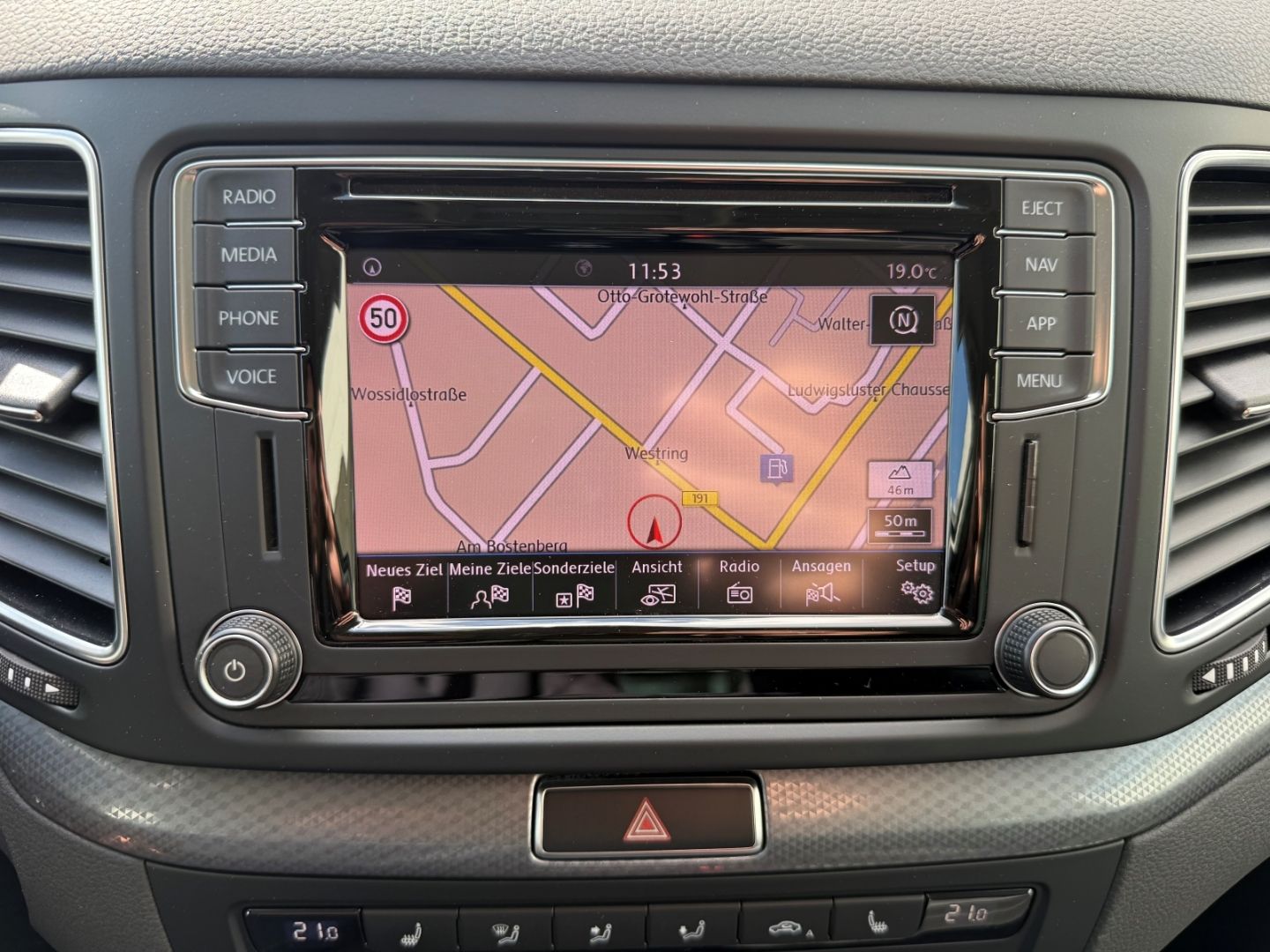 Fahrzeugabbildung Volkswagen Sharan Active Comfortline ACC SHZ Navi Dynau Bi-