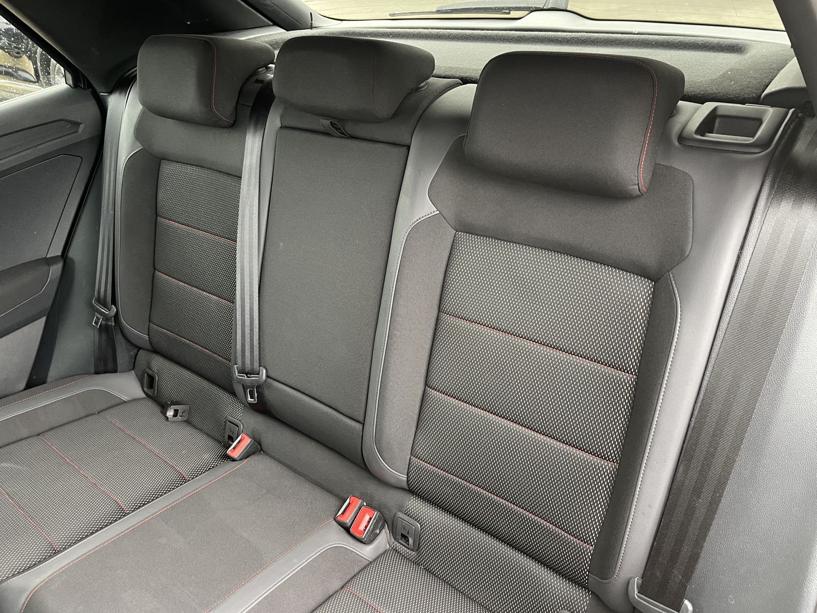 Fahrzeugabbildung Volkswagen T-Roc 2.0 TDI*Sport*LED*Cam*ACC*Navi*SHZ*