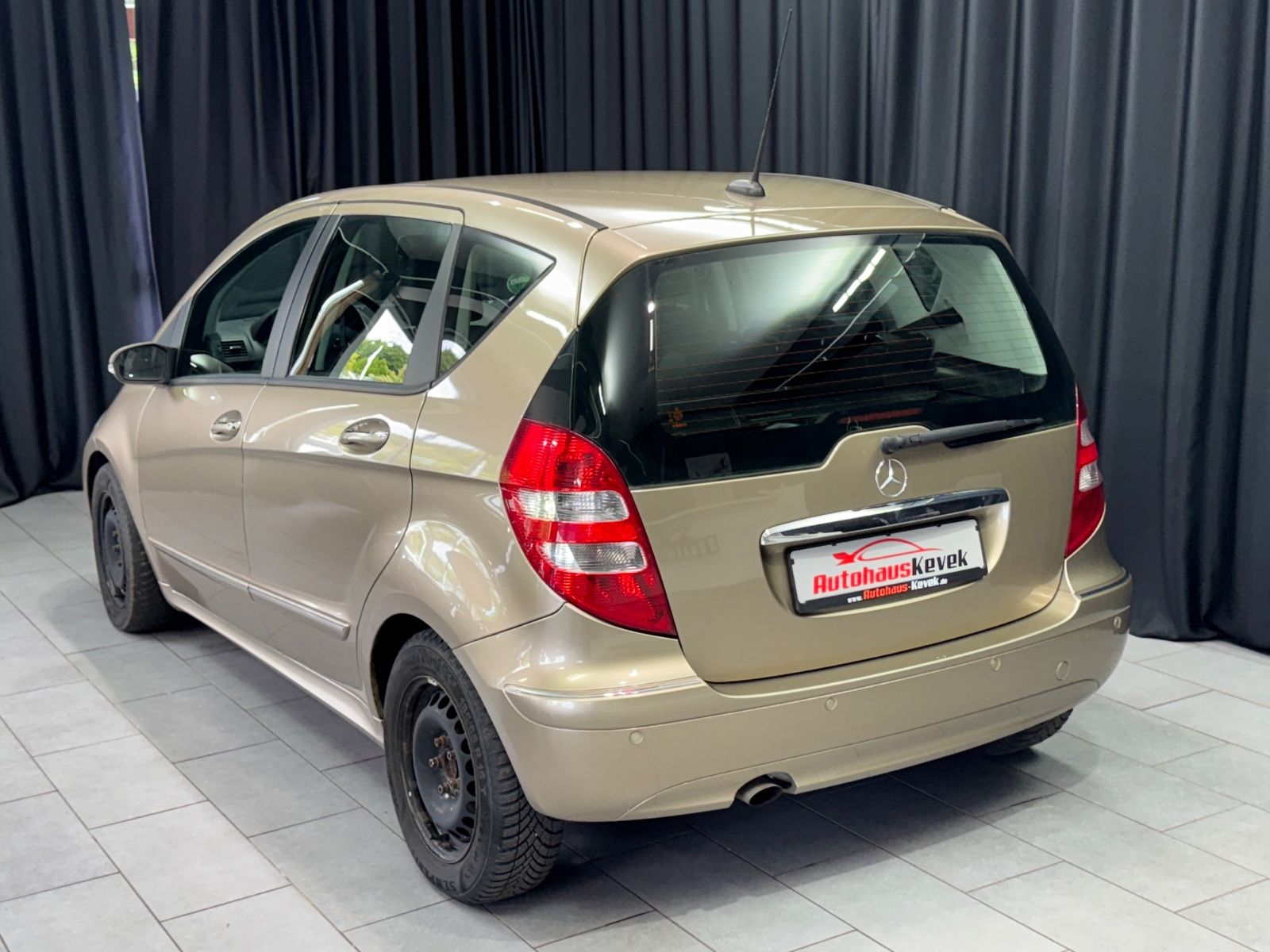 Fahrzeugabbildung Mercedes-Benz A 170|LEDER|TÜV 11/2025
