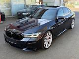 BMW M550 i xDrive~FACELIFT~H&K~LASER~SOFTCLOSE~APPLE - gebrauchte BMW M550 aus dem Jahr 2021
