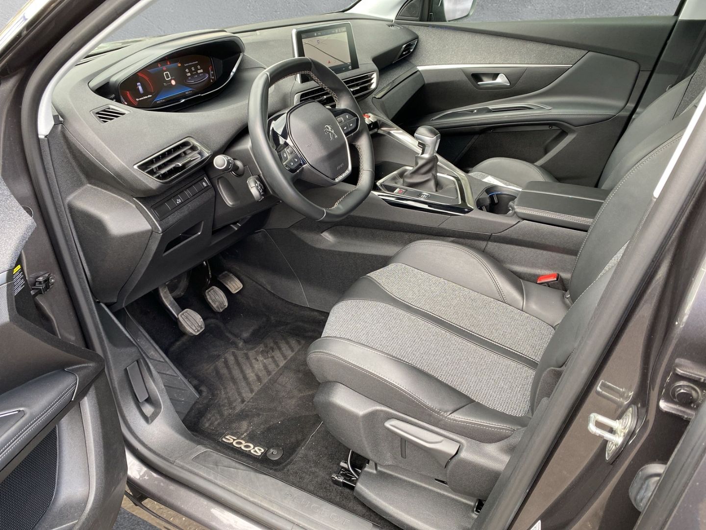 Fahrzeugabbildung Peugeot 5008 Allure 1.5 BlueHDi 130 EU6d-T 7-Sitzer
