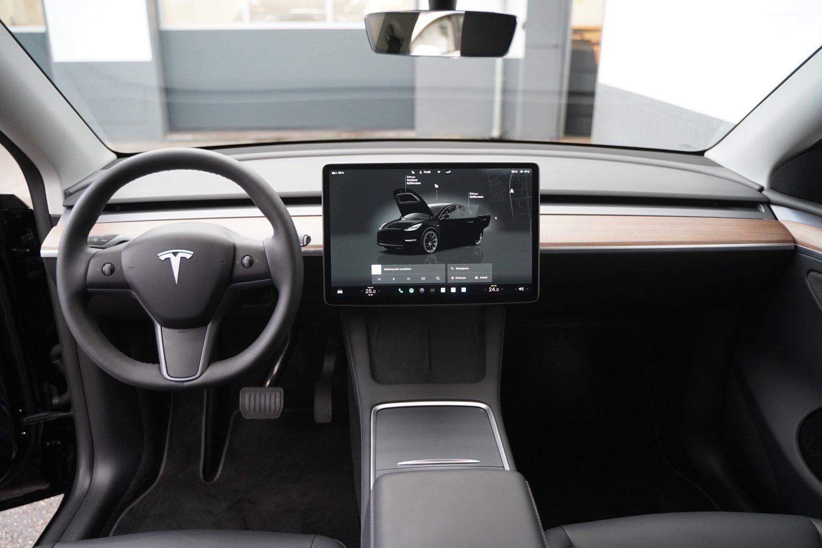 Tesla Model Y Long Range AWD *20-Zoll*