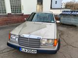 Mercedes-Benz E 200 E 200 - gebrauchte Mercedes-Benz E 200 aus dem Jahr 1992