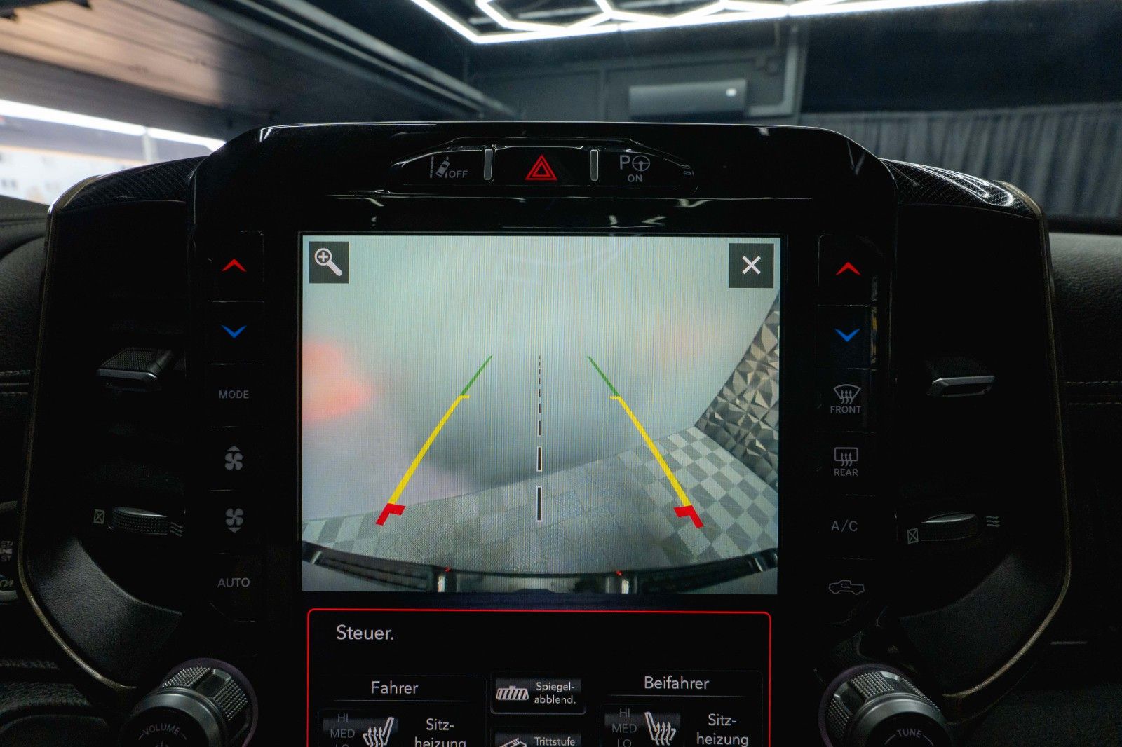 Fahrzeugabbildung Dodge RAM 5.7 V8 HEMI 4x4 NIGHT LARAMIE *Pano*RAMBOX*