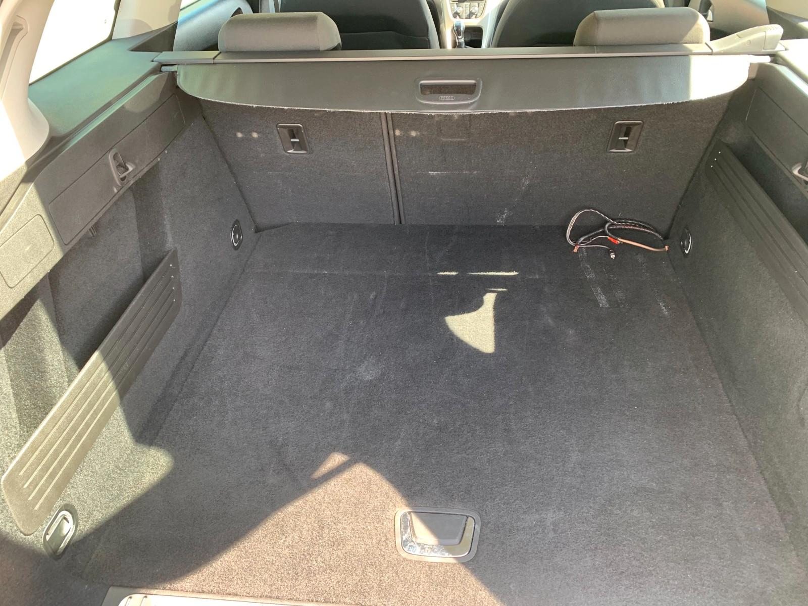 Opel Astra 2011 — photo 13