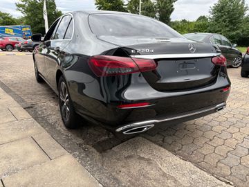 Fahrzeugabbildung Mercedes-Benz E 220 d Lim. 4Matic AUt. Navi Burmester SHZ uvm.