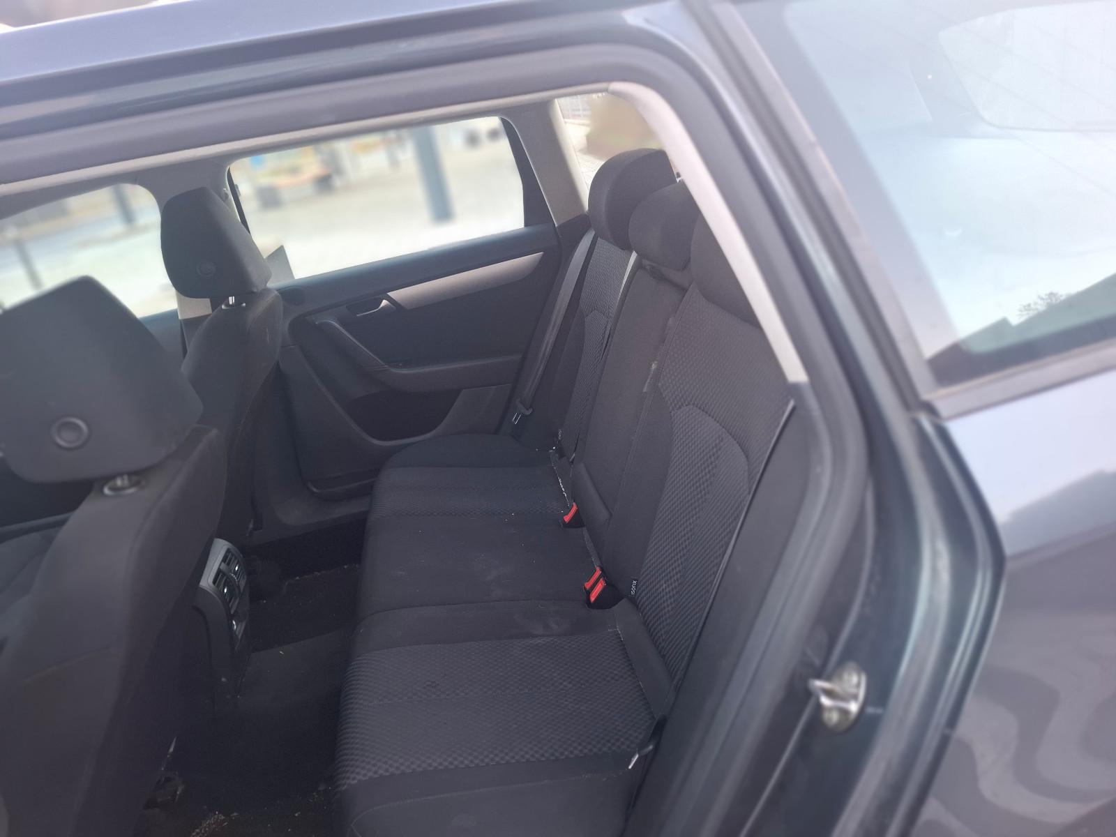 Volkswagen Passat 2011 — photo 22