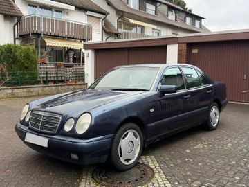 Mercedes E 320 - 1