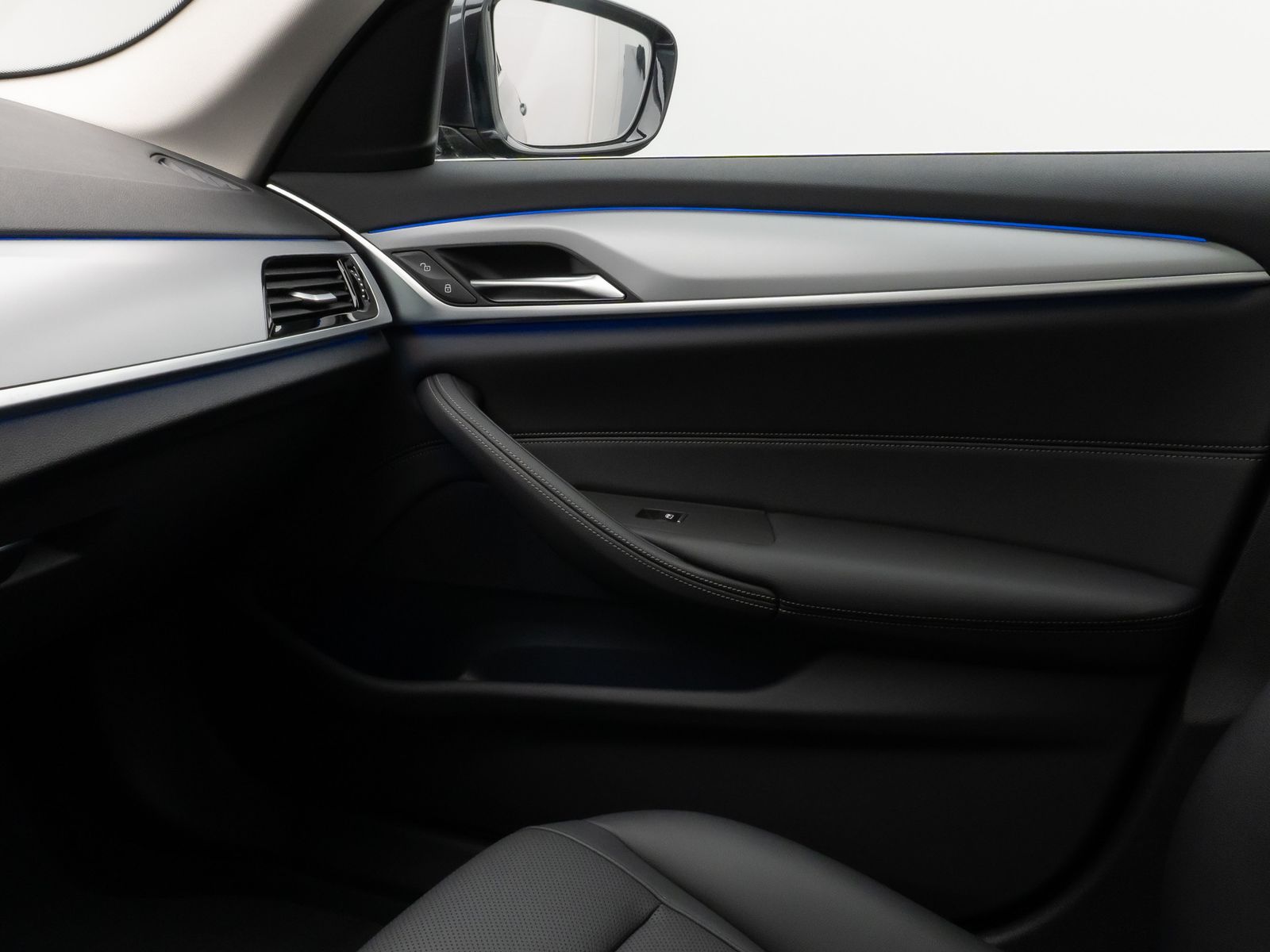 Fahrzeugabbildung BMW 520d Panorama Kamera HUD DAB 4Klima Alarm 19Zoll