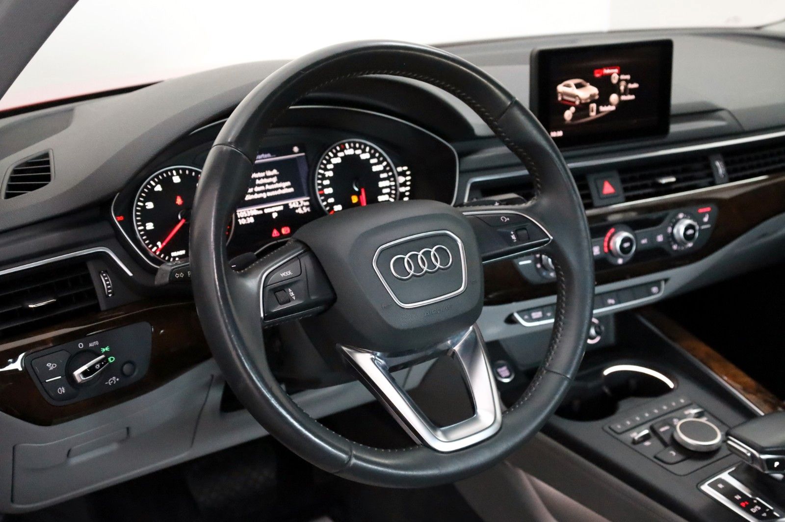 Fahrzeugabbildung Audi A4 Lim. design,SD,APS Plus,Kamera,AHK el,+WR