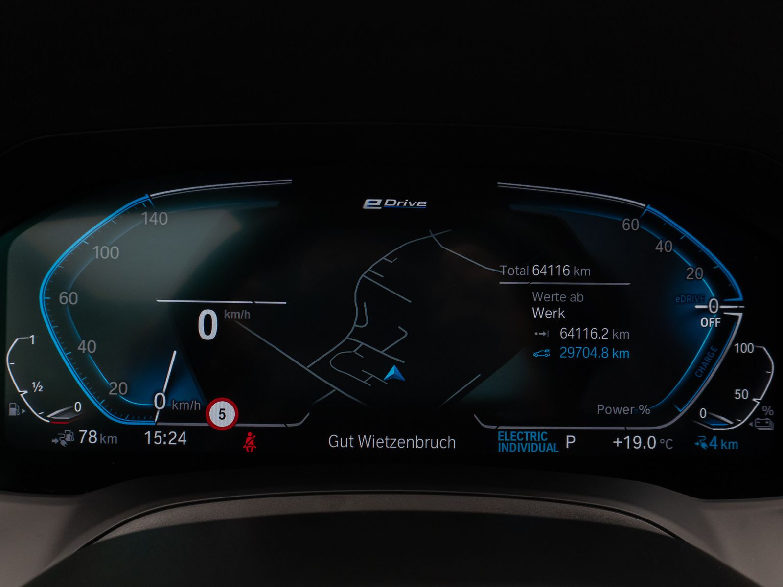 Fahrzeugabbildung BMW 330e DAB CockPitPr Lenkrhz PDC Stop&Go Alarm AHK
