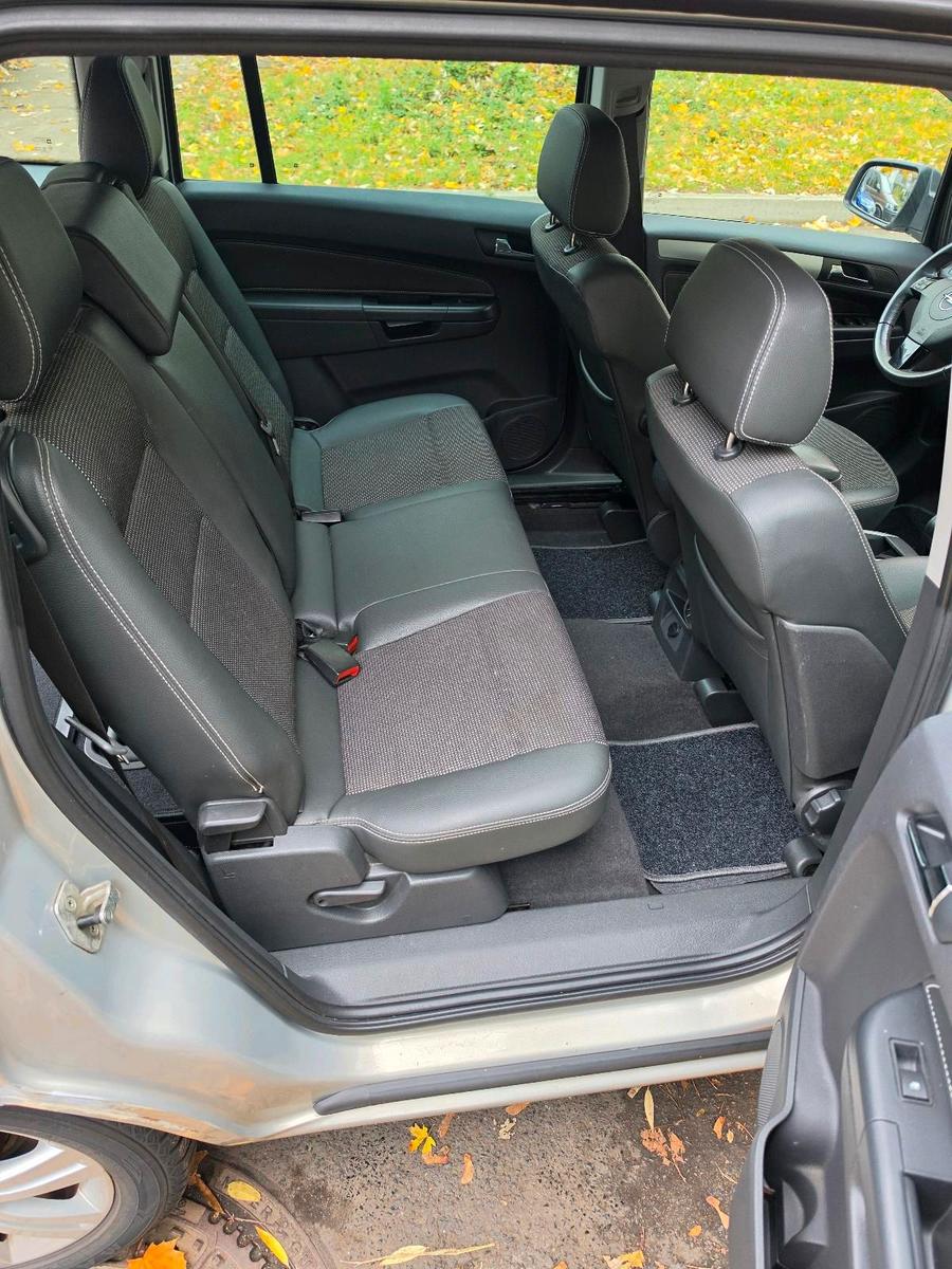Opel Zafira 2010 — photo 6
