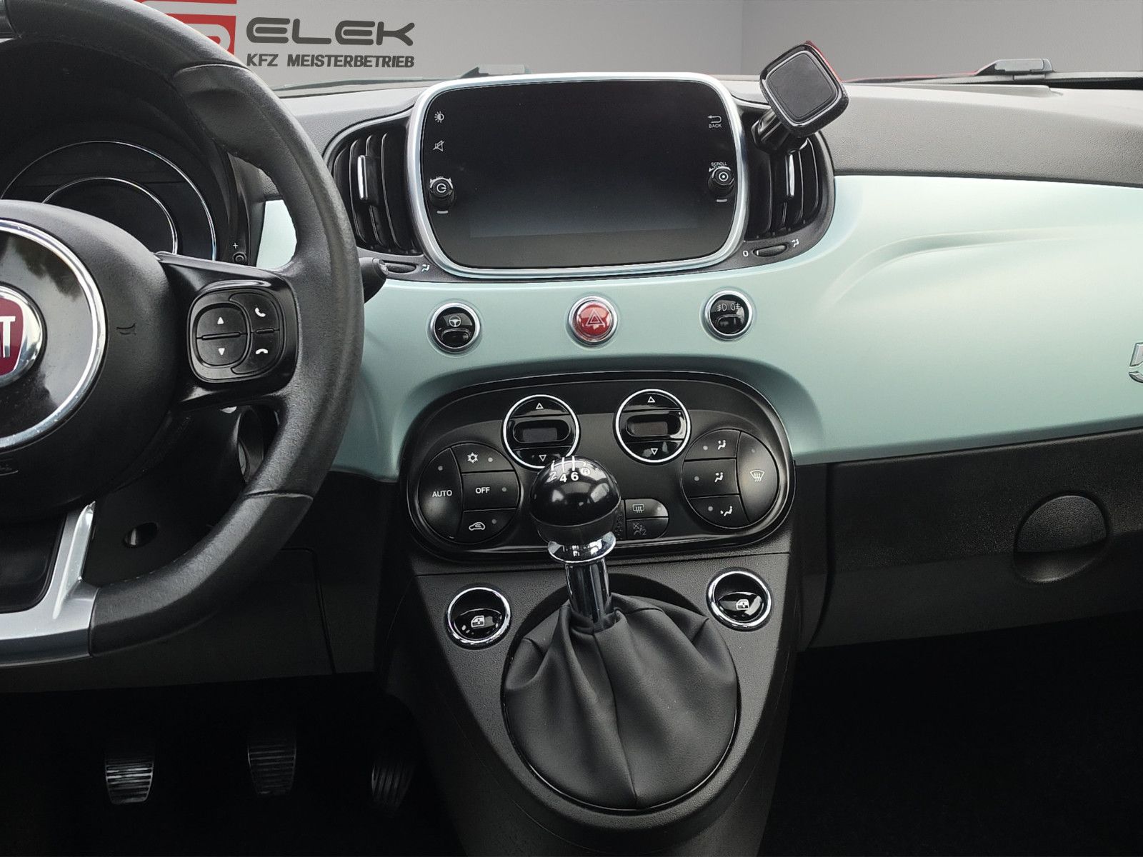 Fahrzeugabbildung Fiat 500 Launch Edition Panorama-Dach  Apple Carplay