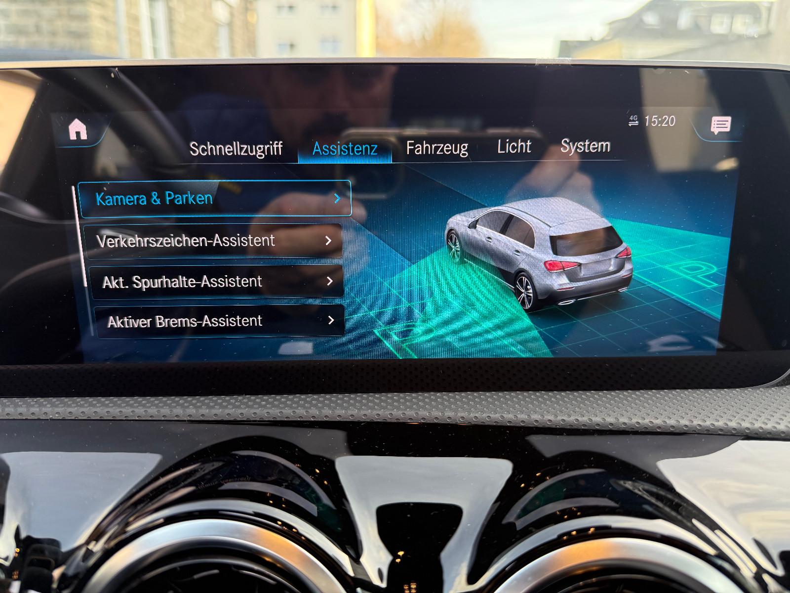 Mercedes-Benz A250 4-MATIC AMG-LINE LEDER PANO KAMERA LED NAVI