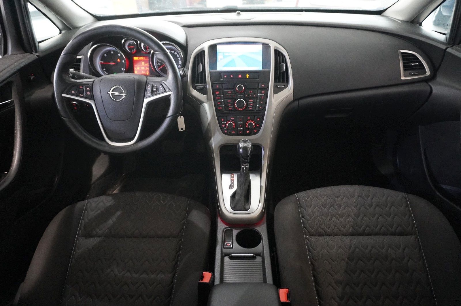 Fahrzeugabbildung Opel Astra J ST  2.0D ACTIVE SPORT/NEBEL/PDC/TEMP.