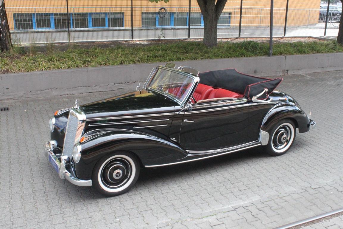 Mercedes-Benz 220