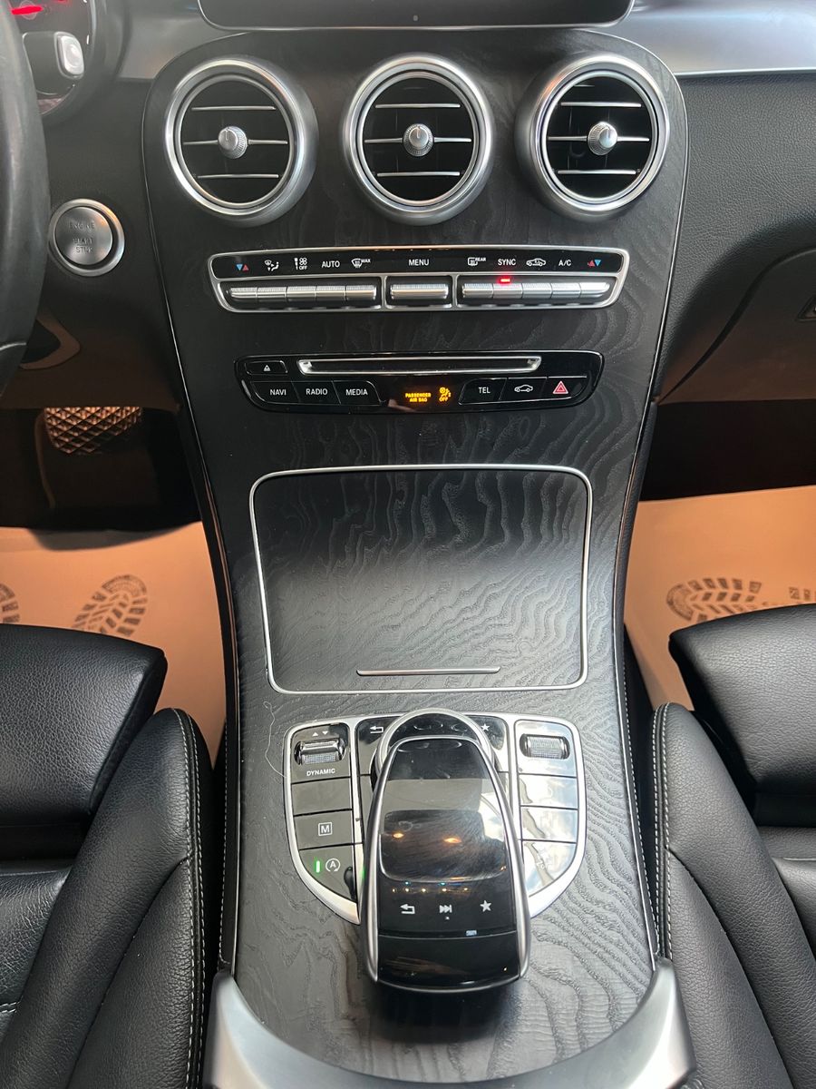 Fahrzeugabbildung Mercedes-Benz GLC 350 d 4Matic AMG LINE *PANORAMADACH*