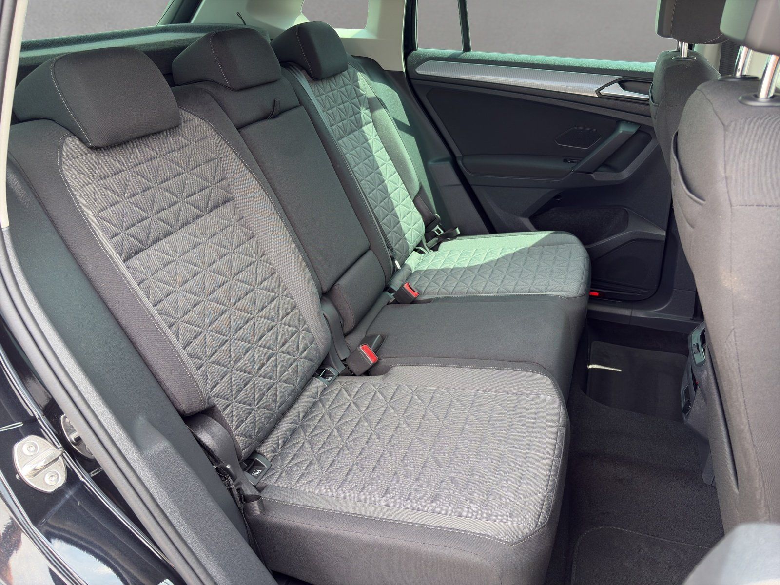 Fahrzeugabbildung Volkswagen Tiguan 1.5 TSI DSG/ACC/AHK/LED/NAVI/KAMERA/SHZ/