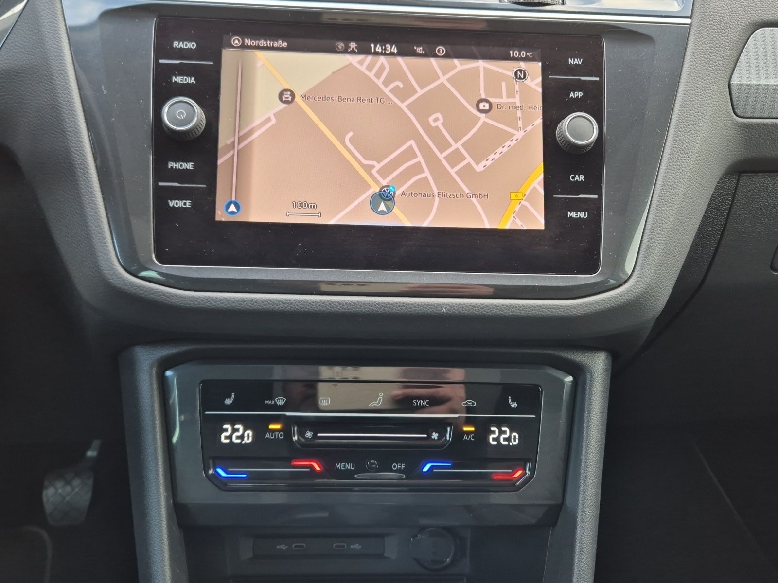 Fahrzeugabbildung Volkswagen Tiguan TSI Life LED AHK Navi Pano ACC Park-Assis