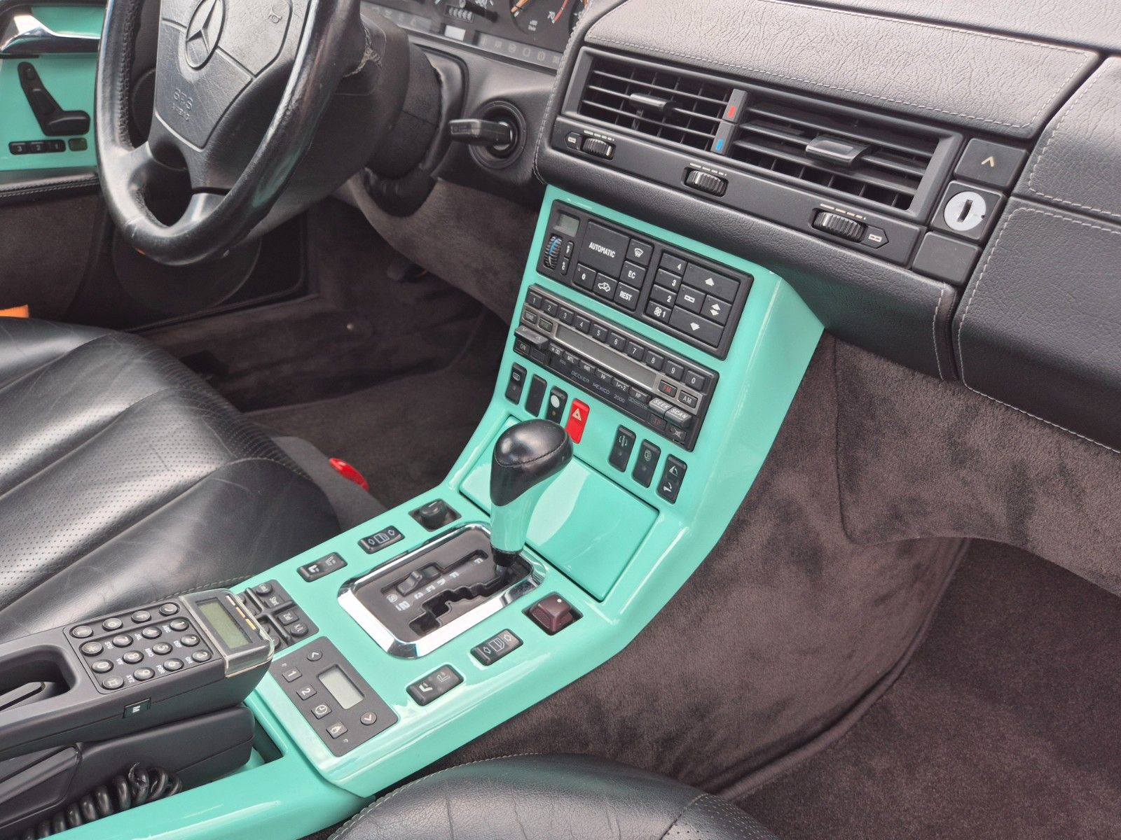 Fahrzeugabbildung Mercedes-Benz SL 600 AMG Unikat in Porsche Mint/Full Designo