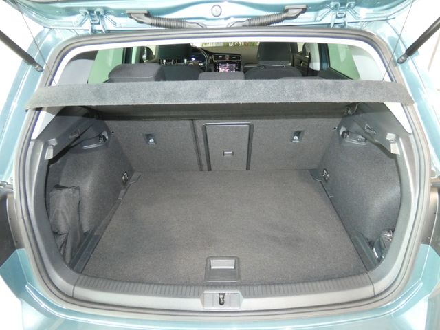 Golf VII 2.0 TDI IQ.DRIVE R-LINE DSG ACC STHZ