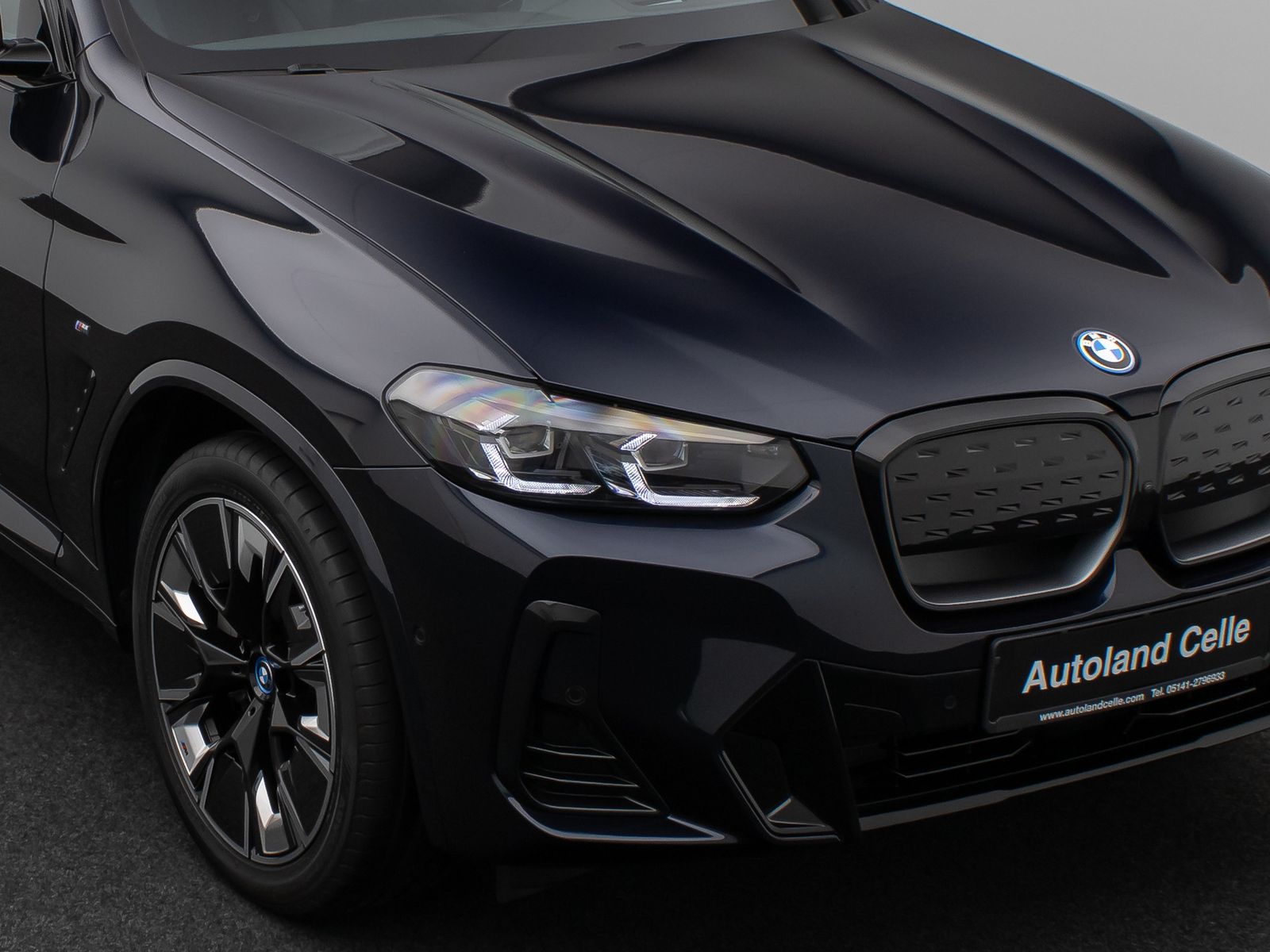 Fahrzeugabbildung BMW iX3 Impressive M Sport 360°HUD DAB H/K AHK Komfo