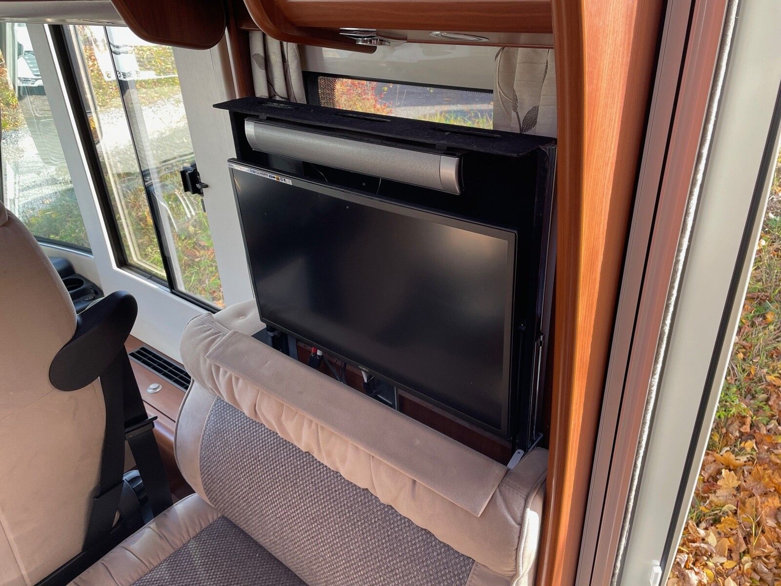 Fahrzeugabbildung Carthago chic e-line I 50 Yachting Solar, TV, Luftfederun