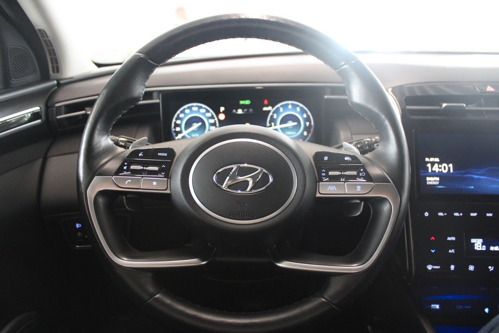 Fahrzeugabbildung Hyundai TUCSON MHEV Trend Aut. NAVI ACC LED SHZ CAM