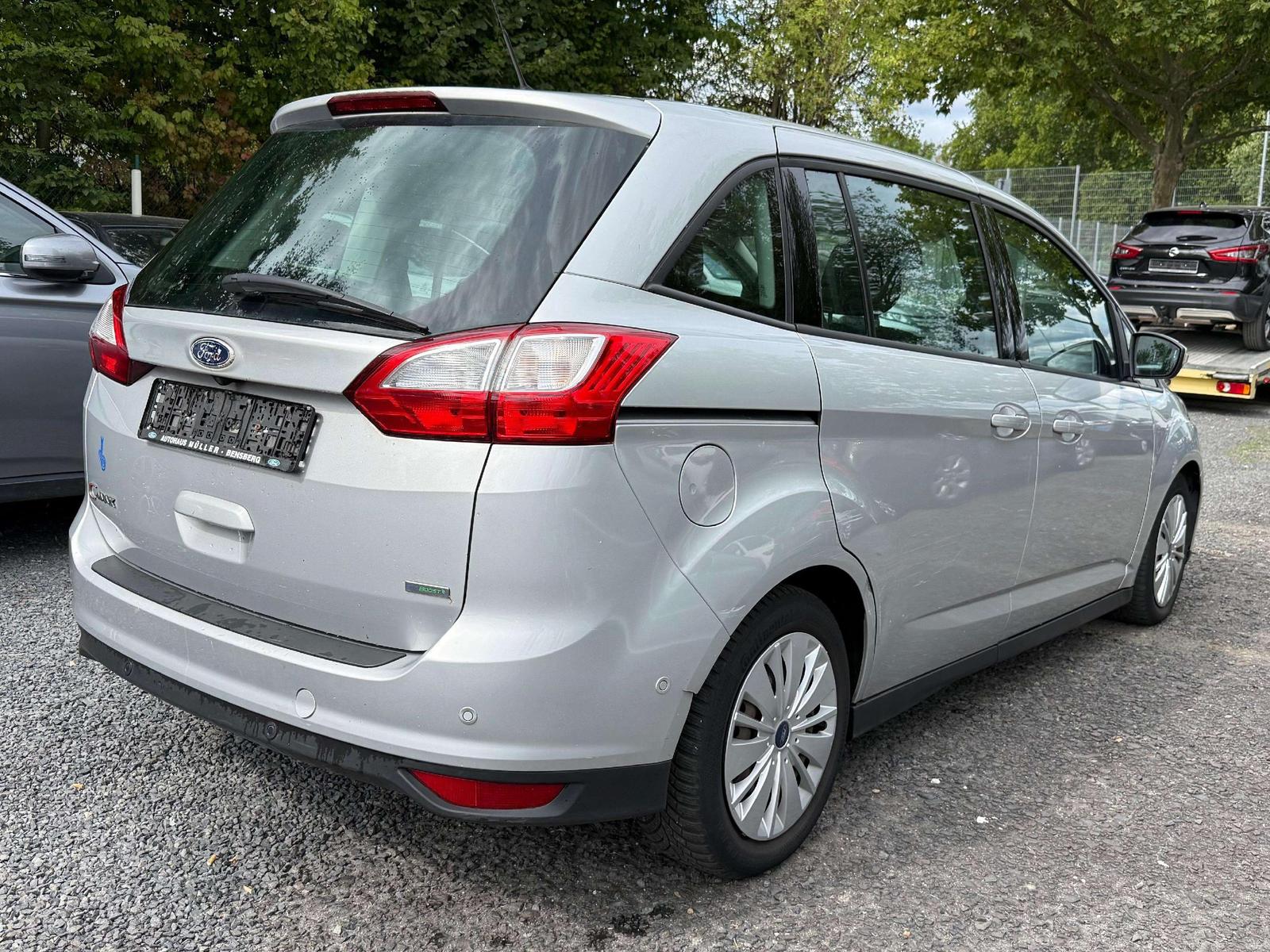 Ford Grand C-MAX 2015 — engine 998 cm³, 125 HP (92kW)