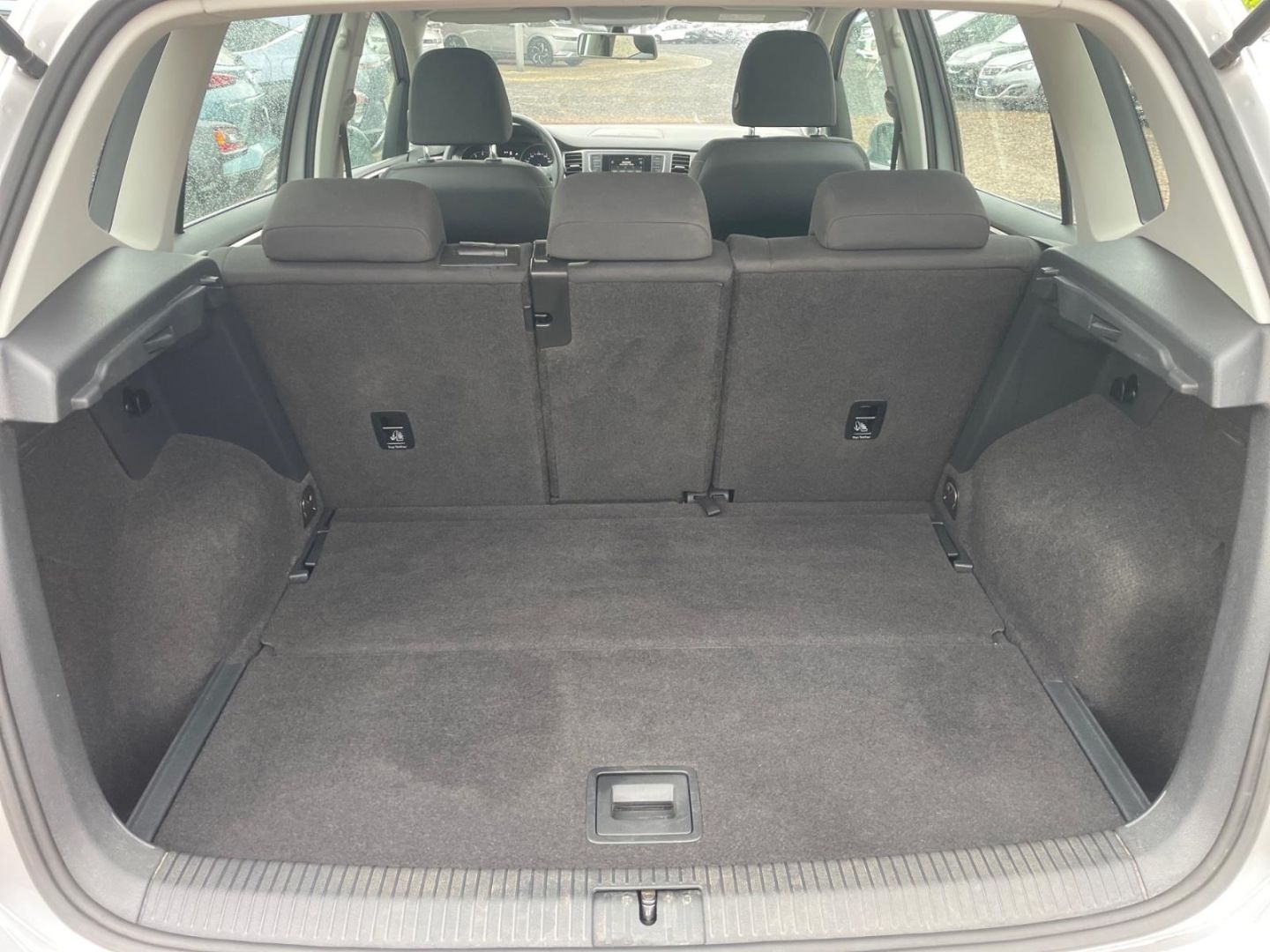 Fahrzeugabbildung Volkswagen Golf Sportsvan 1.2 TSI Trendline Allwetterreifen